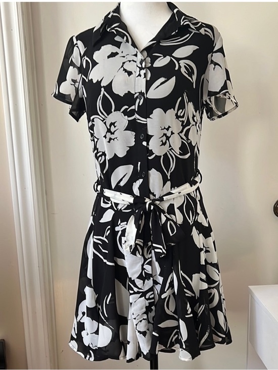 Dynamite Dresses & Skirts - Dynamite • Women’s XXS • Black & White Floral Shirt Dress with Tie Waist